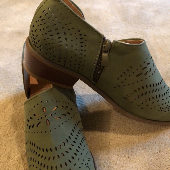 Women’s booties. - Picture 2 of 6